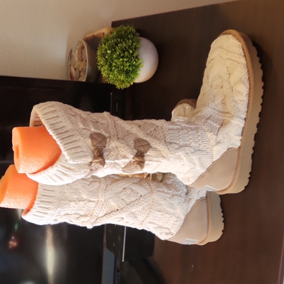 Ugg size 6 sweater boots - Picture 4 of 7